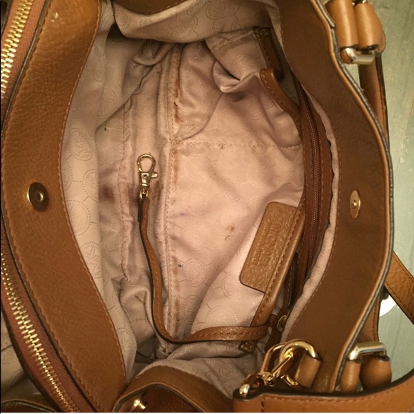 Micheal Kors preloved tan/acorn satchel - Picture 3 of 11